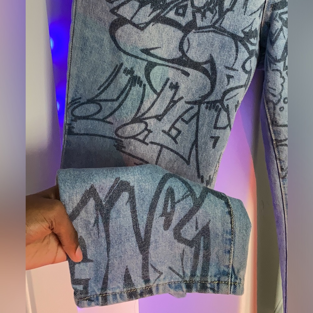 🖤 SHEIN TRENDY GRAPHIC DESIGN JEANS